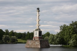 Чесменская колонна в Царском Селе (Фото: dmazzz, по лицензии Shutterstock.com)